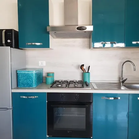 Con Terrazzo Sul Mare E Discesa In A Daire