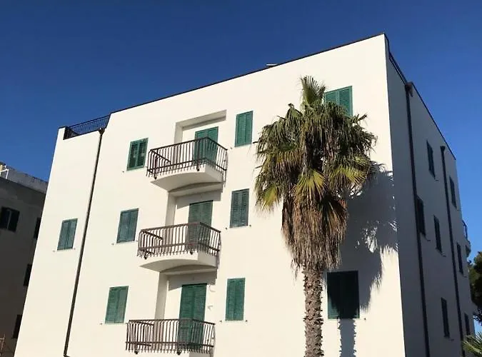Con Terrazzo Sul Mare E Discesa In A Lägenhet
