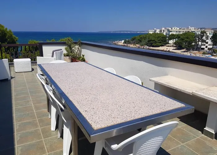 Con Terrazzo Sul Mare E Discesa In A Lägenhet