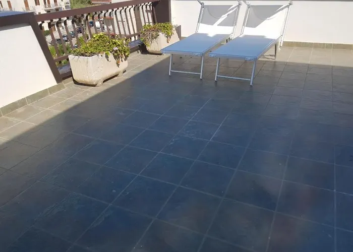 Lägenhet Con Terrazzo Sul Mare E Discesa In A *