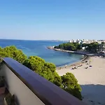 Con Terrazzo Sul Mare E Discesa In A *