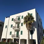 Con Terrazzo Sul Mare E Discesa In A شقة