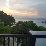 Con Terrazzo Sul Mare E Discesa In A Apartment