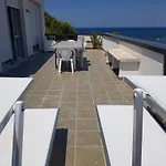 Con Terrazzo Sul Mare E Discesa In A *