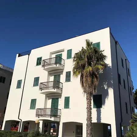 Con Terrazzo Sul Mare E Discesa In A Апартаменты