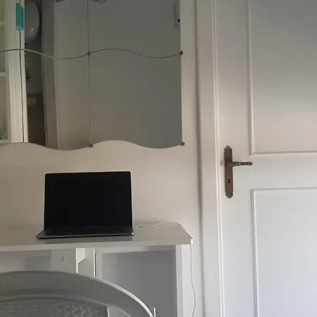 Con Terrazzo Sul Mare E Discesa In A Apartment