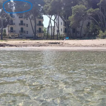 Apartment Con Terrazzo Sul Mare E Discesa In A *