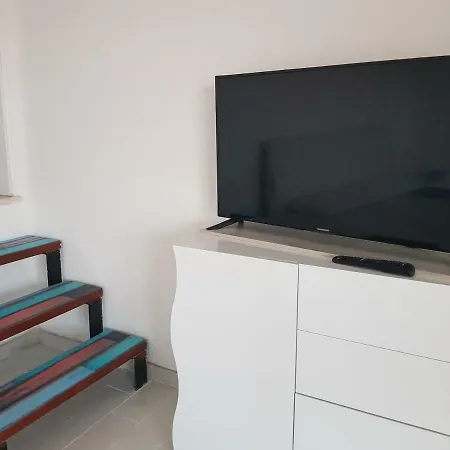 Con Terrazzo Sul Mare E Discesa In A Διαμέρισμα